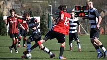 Fotbalisté Dobkovic (bíločerná) doma porazili Union Děčín 6:4.