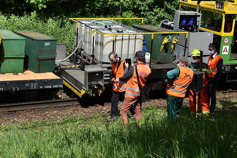 Při srážce lokomotivy a drezíny vznikly milionové škody.