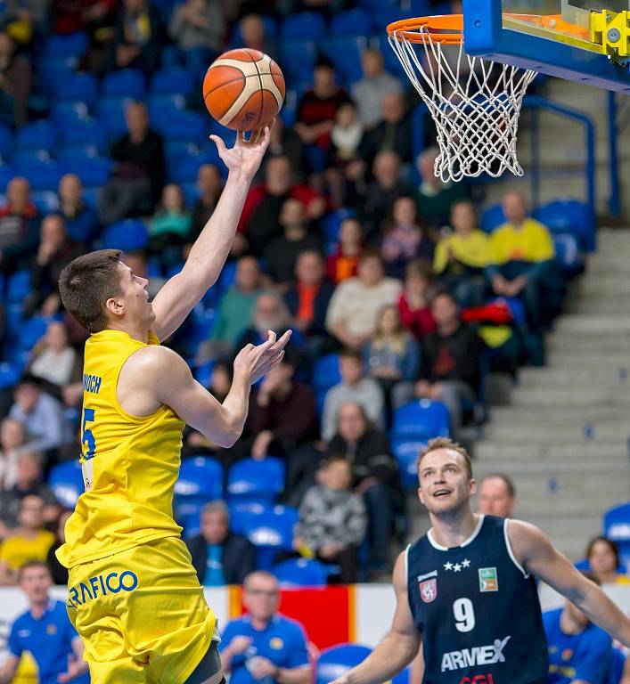 DALŠÍ KOLAPS. Děčínští basketbalisté ve druhé půli selhali a v Opavě nakonec prohráli.