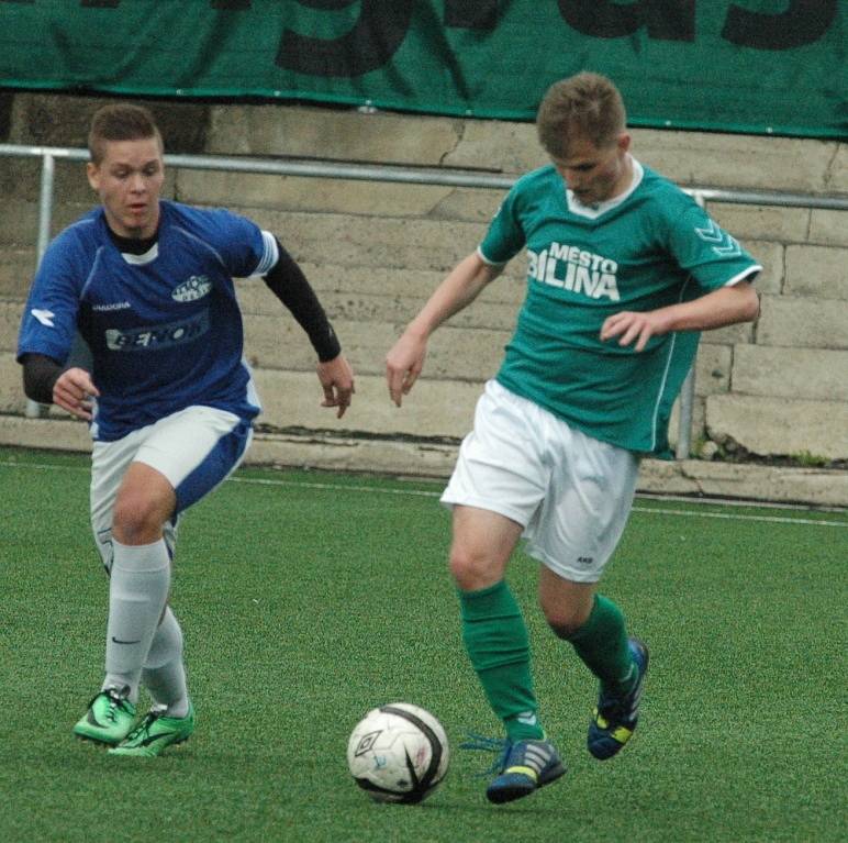 MLADŠÍ DOROST Junioru Děčín (v modrém) porazil Bílinu 3:0.