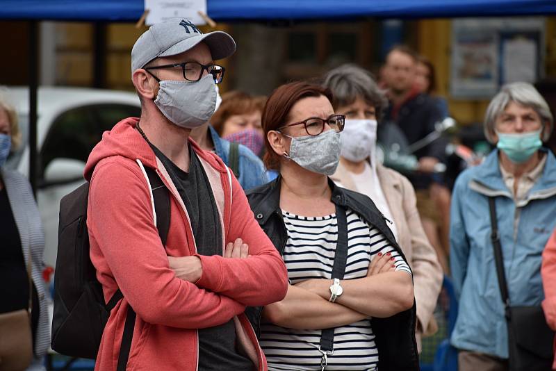 V Děčíně se sešli lidé k dalšímu protestu proti vládě Andreje Babiše.