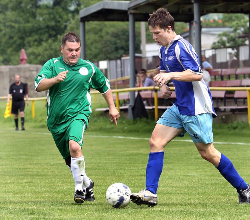 HEŘMANOV (v zeleném) prohrál ve Svádově 4:5.