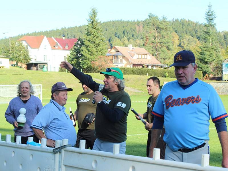 TURNAJ. Fotbalové hřiště v Dolní Poustevně hostilo softballový turnaj.