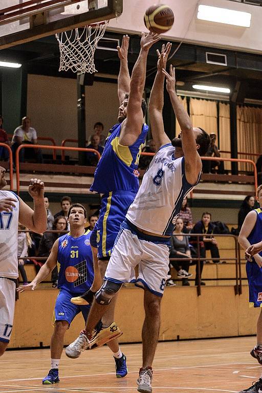 NEDAŘILO SE. Basketbalisté Varnsdorfu doma nestačili jak na Litoměřice, tak na Ústí nad Labem.