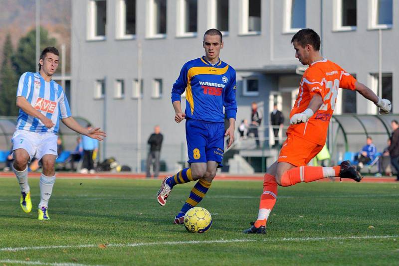 FK VARNSDORF (v modrém) doma remizoval 2:2 s čáslavským Zenitem.