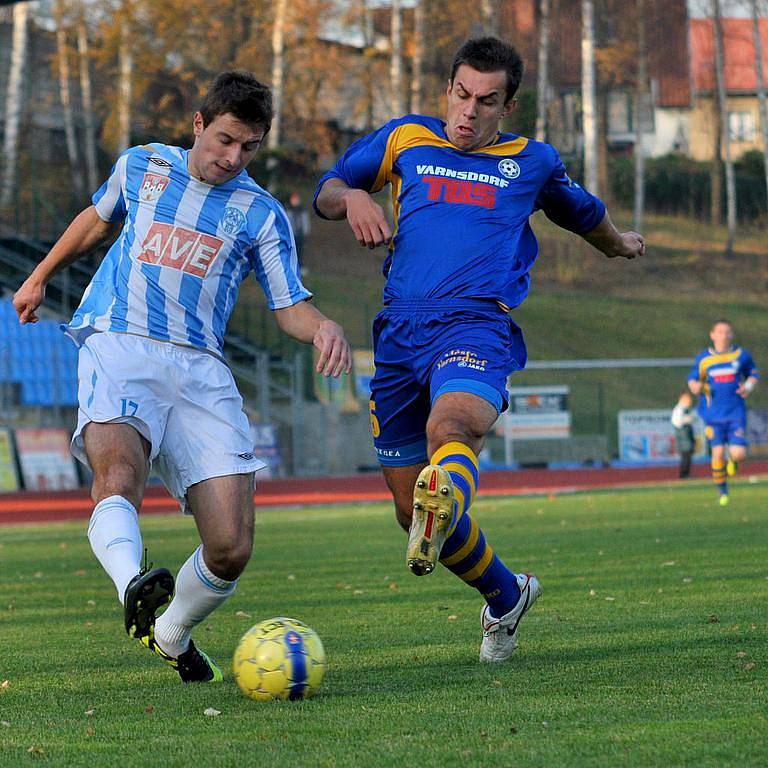 FK VARNSDORF (v modrém) doma remizoval 2:2 s čáslavským Zenitem.