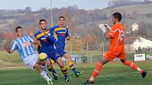 FK VARNSDORF (v modrém) doma remizoval 2:2 s čáslavským Zenitem.