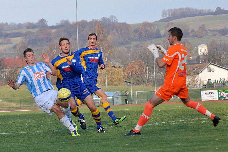 FK VARNSDORF (v modrém) doma remizoval 2:2 s čáslavským Zenitem.