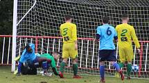 DOBRÝ START. Fotbalisté Modré (modré dresy) doma udolali Žatec 3:2.