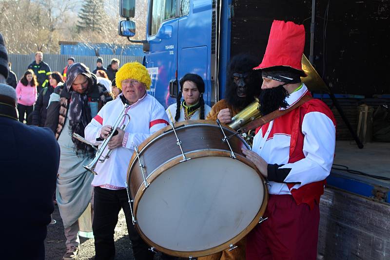 Při podtolštejnském masopustu se sešly masky ze tří vesnic.