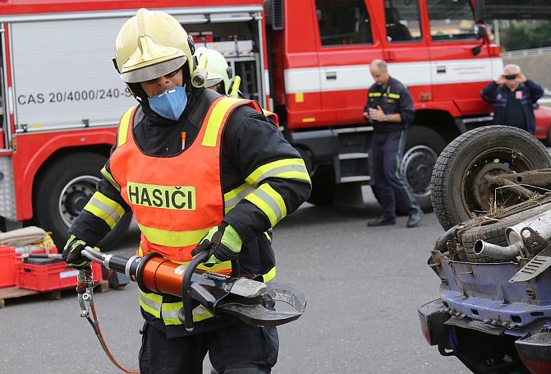 Krajská soutěž hasičů ve vyprošťování se konala v Děčíně. 