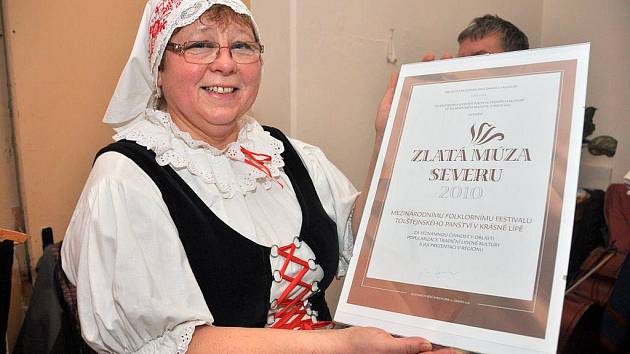 Folklorní soubor Lužičan z Krásné Lípy se od sobotního večera raduje z ocenění Zlatá múza severu 2010.