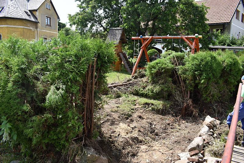 Přívalové deště poničily v Lobendavě a v Dolní Poustevně desítky domů.