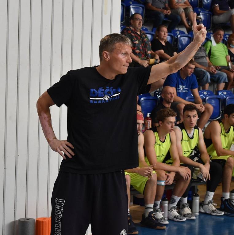 Basketbalisté Děčína narazili v dalším přípravném utkání na Ústí nad Labem. Sluneta naopak odehrála první přátelský zápas v rámci letní přípravy.