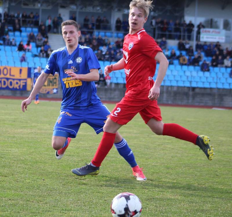 REMÍZA. Varnsdorf (v modrém) hrál s Vítkovicemi 0:0.