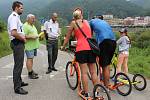 Policie kontrolovala na Labské stezce v Děčíně cyklisty, zda nepili před jízdou alkohol.