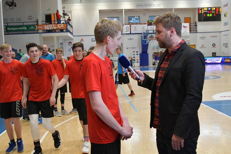 FINÁLOVÉ BOJE. Sportovní liga základních škol má za sebou finále v basketbalu.