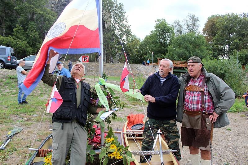 Recesisté odvezli léto po Labi do Německa.