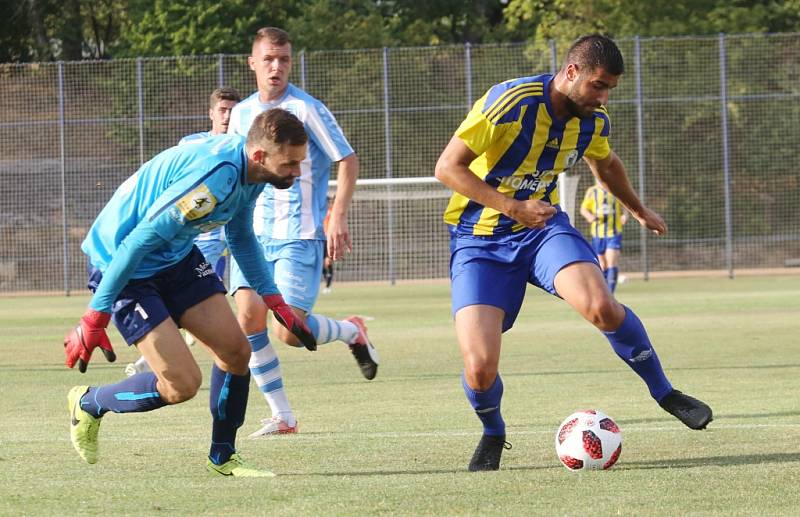 PŘEKVAPENÍ. Varnsdorf (v modrém) prohrál s Litoměřickem 0:2.