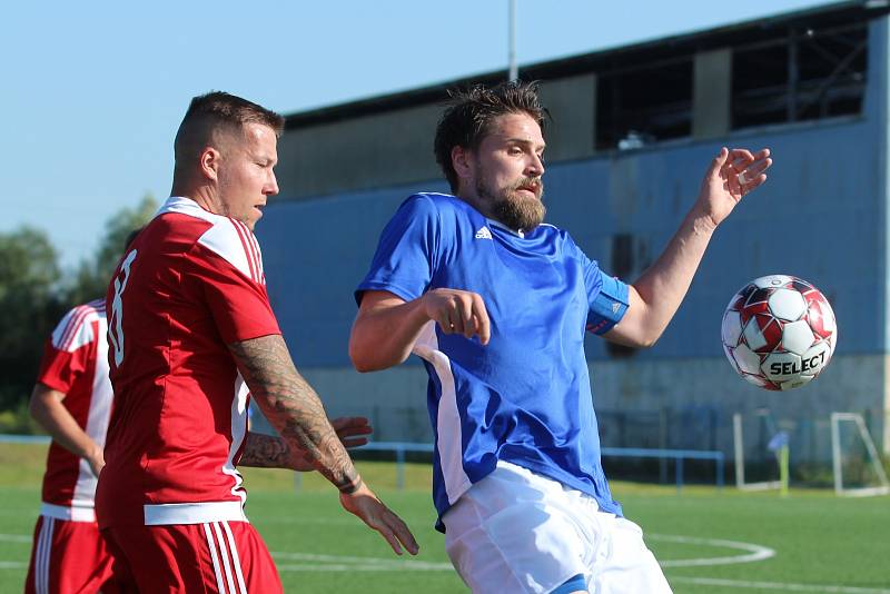 Fotbalisté Modré (modré dresy) překvapili v Srbicích výhrou 3:1.