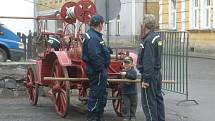 První den programu obstarala hlavně jízda historických vozidel a výstava techniky místních dobrovolných hasičů.