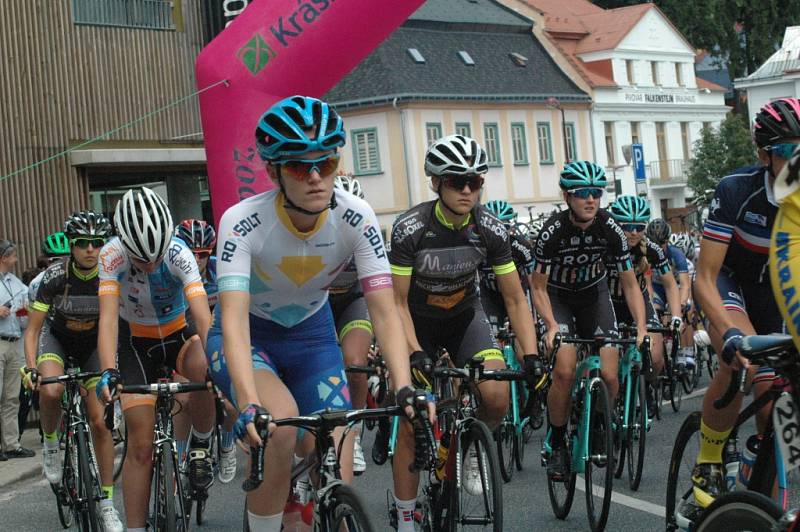 TOUR DE FEMININ 2016. Mezinárodní cyklistický závod byl ve čtvrtek zahájen I. etapou v Krásné Lípě.