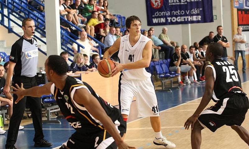 BRAVO! Děčínští basketbalisté doma smetli Turow Zgorzelec 85:60.