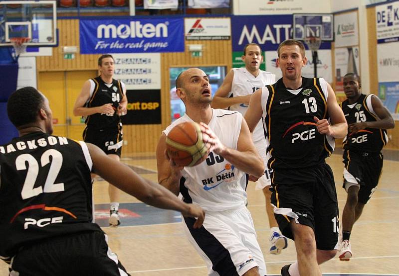 BRAVO! Děčínští basketbalisté doma smetli Turow Zgorzelec 85:60.