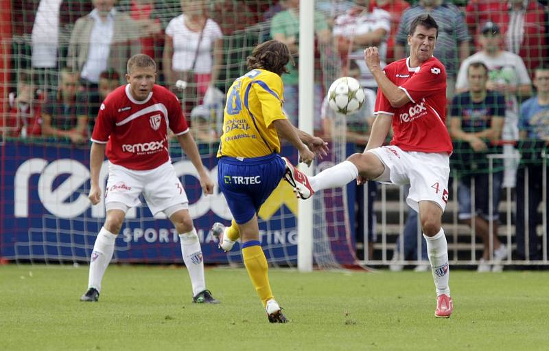 PŘIVEZLI BOD. Fotbalisté Varnsdorfu v Pardubicích remizovali 2:2.