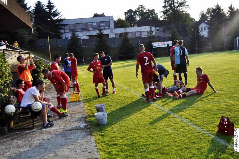 REMÍZA. Šluknov doma plichtil s Děčínem 3:3, na penalty pak zvítězil Junior.