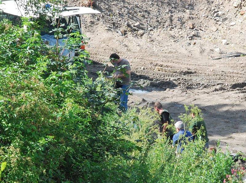 Labe vydalo s největší pravděpodobností jedinou oběť červencové bleskové povodně v Benešově nad Ploučnicí. Mrtvolu objevili přístavní dělníci poté, kdy odvázali lodě v přístavu v Loubí.