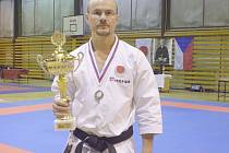 Úspěšný Jan Steklý s trofejí., 