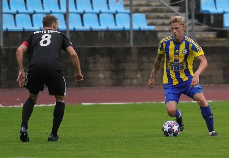 Varnsdorf (ve žlutém) porazil Třinec 1:0.