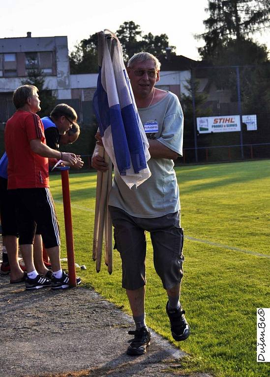 REMÍZA. Šluknov doma plichtil s Děčínem 3:3, na penalty pak zvítězil Junior.