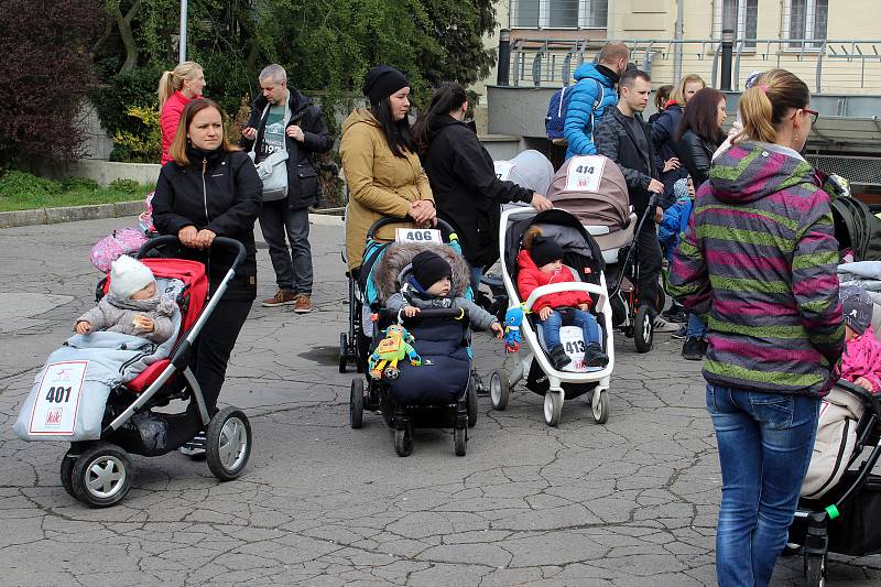 Závody kočárků na Střelnici v Děčíně.