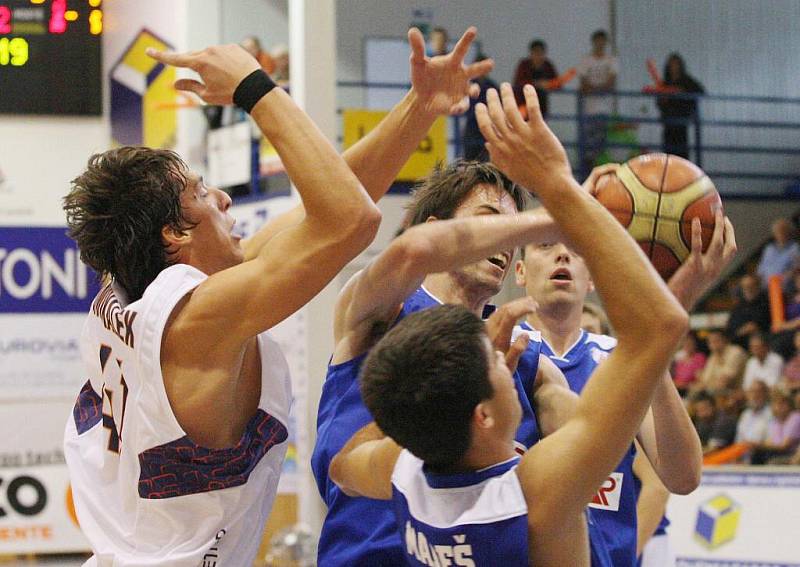 Děčínští basketbalisté vstoupili do sezony proti USK Praha 