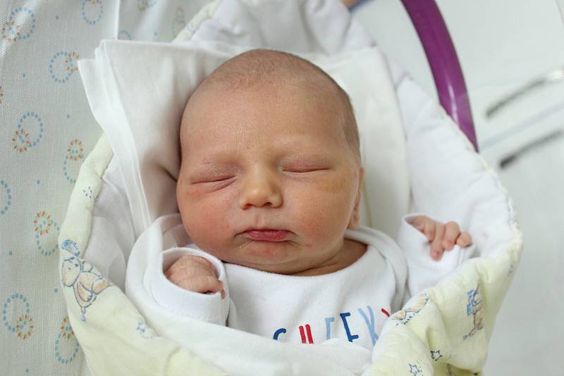 Rodičům Nikole a Martinovi Benešovým z Rumburku se v sobotu 29. srpna v 11:20 hodin narodil syn Martin Beneš. Měřil 51 cm a vážil 3,32 kg.