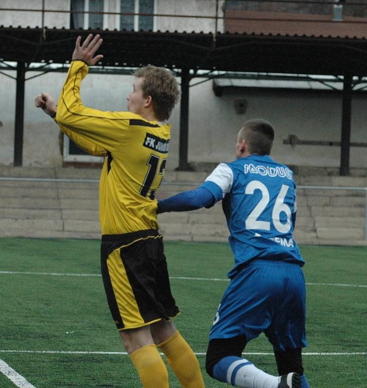 V PRVNÍ PŘÍPRAVĚ porazil FK Junior Děčín (ve žlutém) Českou Lípu 9:1.