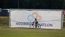 Na Houmrův triatlon dorazili závodníci všech věkových kategorií.
