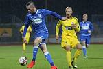 DERBY. Varnsdorf (ve žlutém) prohrál v Ústí nad Labem 0:2.