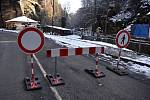 Silnice ze Hřenska na Mezní Louku je od začátku března uzavřená