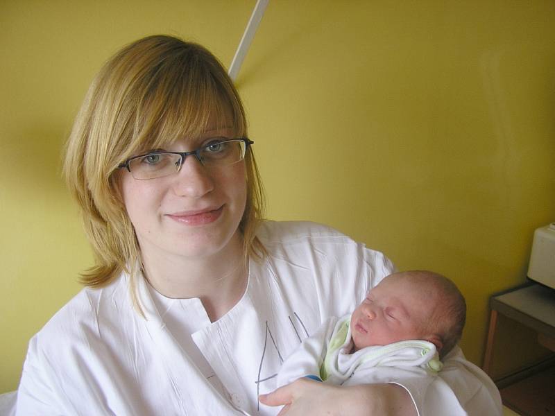 Zuzaně Tetourové z Děčína se 6. dubna v 16.30 v děčínské porodnici narodil syn Daniel. Měřil 48 cm a vážil 3,26 kg.