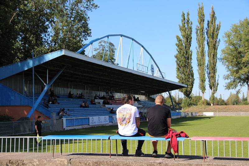 DVA BODY přivezl Rumburk (ve žlutém) ze hřiště Roudnice nad Labem.