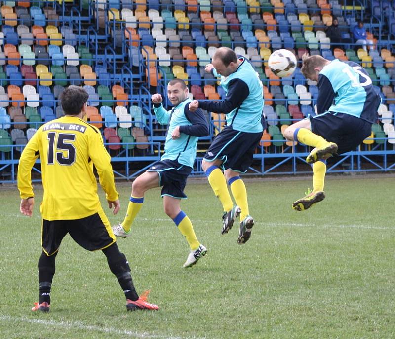 DĚČÍNSKÝ JUNIOR (žluté dresy) prohrál v Blšanech vysoko 1:9!