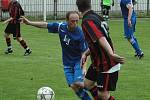 UNION DĚČÍN (pruhované dresy) doma prohrál s Chuderovem 0:2.