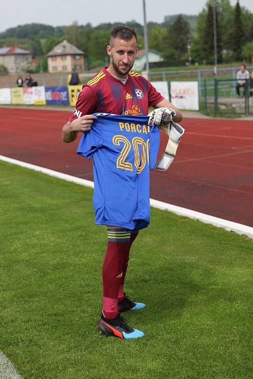 DRTIVÉ VÍTĚZSTVÍ. Varnsdorf (v modrém) doma porazil Znojmo 7:1.