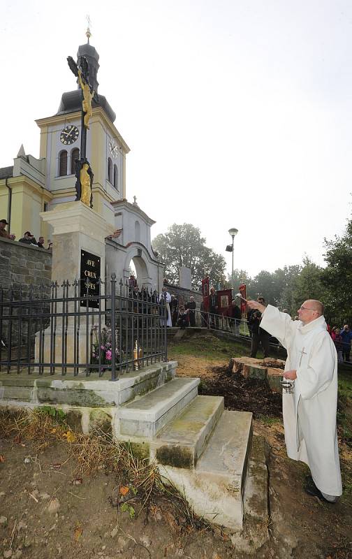 Zdevastovaný kostel v Markvarticích se podařilo zachránit.