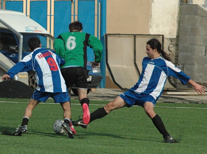 DOLNÍ HABARTICE (modré dresy) prohrály s Unionem Děčín 5:6.