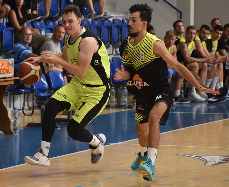 Basketbalisté Děčína narazili v dalším přípravném utkání na Ústí nad Labem. Sluneta naopak odehrála první přátelský zápas v rámci letní přípravy.