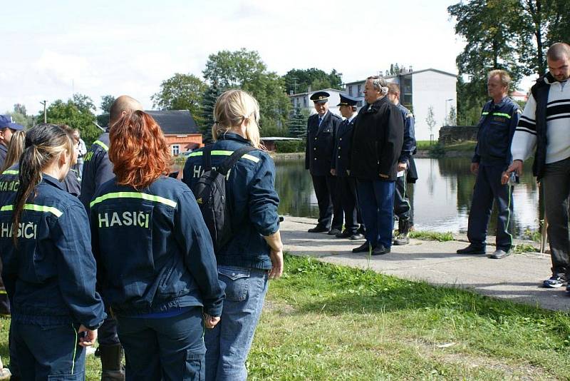 Na Zámeckém rybníku ve Šluknově se uskutečnil 17. ročník soutěže hasičských družstev – Memoriál Josefa Včely.